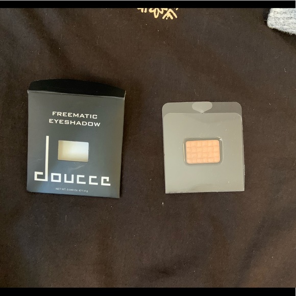 Doucce Single Eyeshadow - Picture 2 of 3